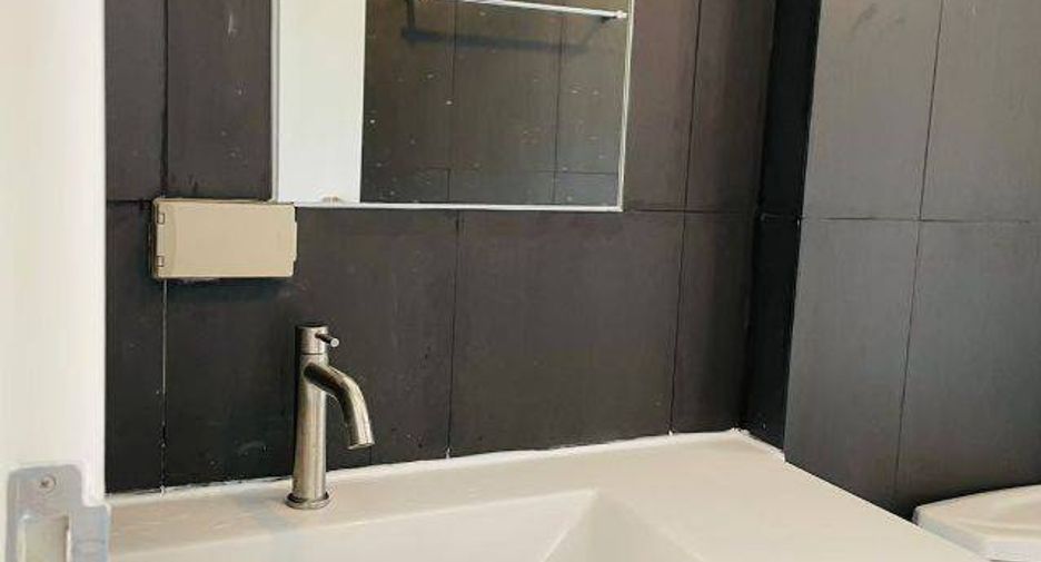 For sale 1 Beds condo in Khan Na Yao, Bangkok