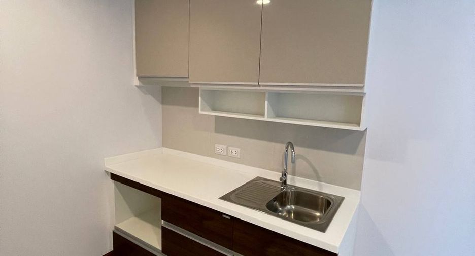 À vendre 1 chambre condo à Khlong San, Bangkok