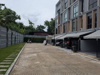 出售 4 卧室 联排别墅 在 Suan Luang, 曼谷