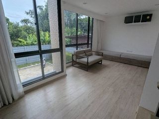 出售 4 卧室 联排别墅 在 Suan Luang, 曼谷