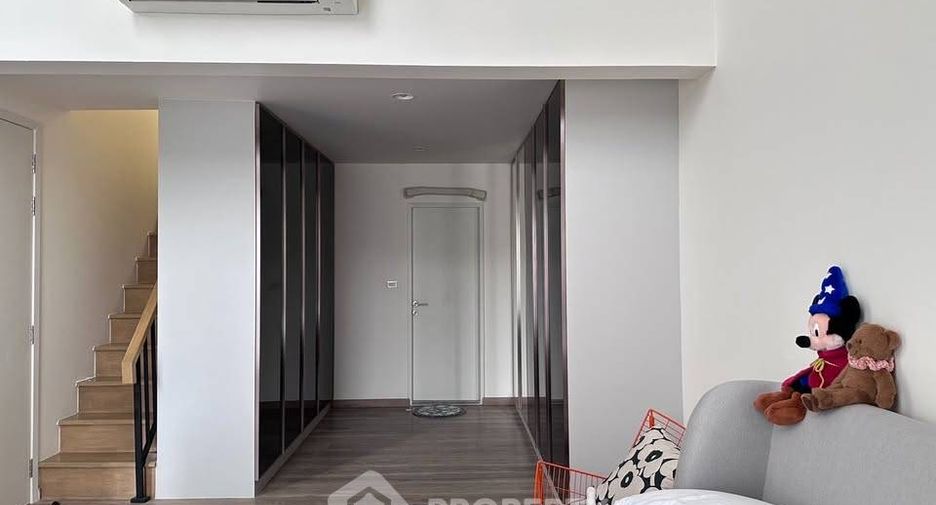 For sale 3 bedrooms townhouse in Yan Nawa, Bangkok