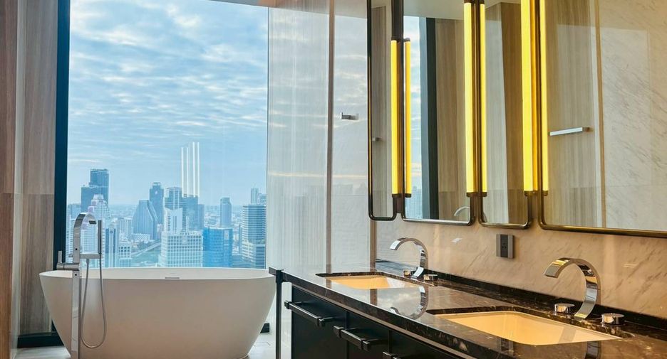 For rent and for sale 3 bedrooms condo in Pathum Wan, Bangkok