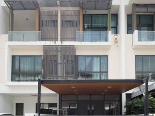 For sale 3 bedrooms townhouse in Khan Na Yao, Bangkok
