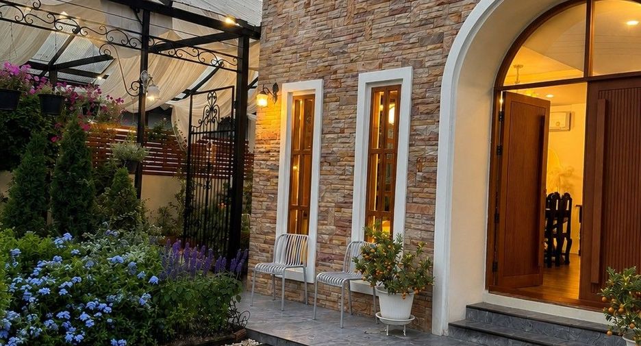 Casa en venta y en alquiler de 5 habitaciones en San Sai, Chiang Mai