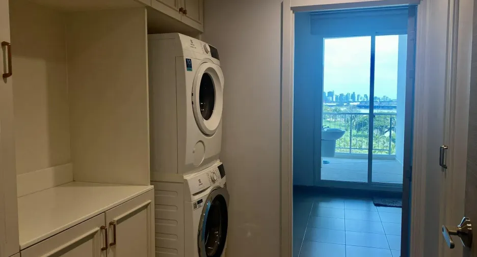 For rent and for sale 3 bedrooms condo in Yan Nawa, Bangkok
