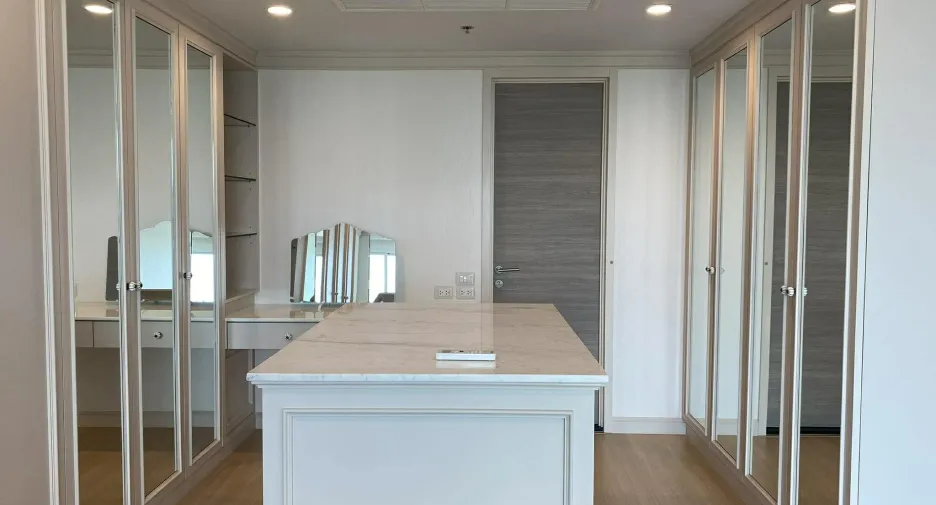 For rent and for sale 3 bedrooms condo in Yan Nawa, Bangkok