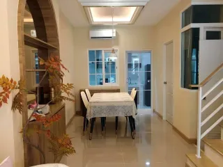 À louer 3 chambres maison de ville à Bang Phli, Samut Prakan