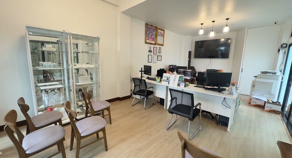 Reihenhaus zum Kauf mit 4 Zimmer in Mueang Chiang Mai, Chiang Mai