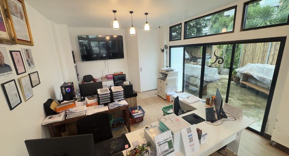 Reihenhaus zum Kauf mit 4 Zimmer in Mueang Chiang Mai, Chiang Mai