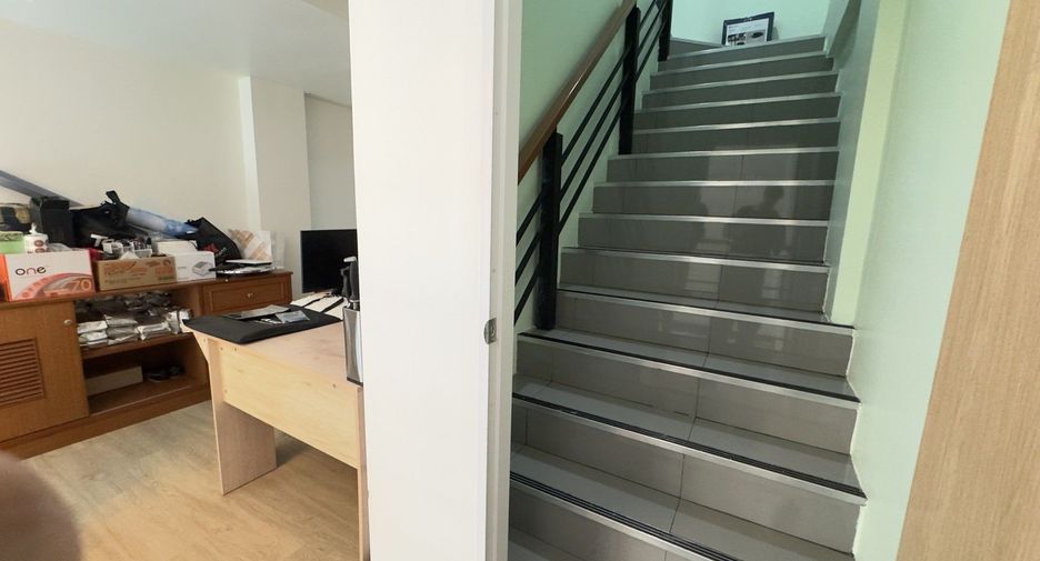 Reihenhaus zum Kauf mit 4 Zimmer in Mueang Chiang Mai, Chiang Mai