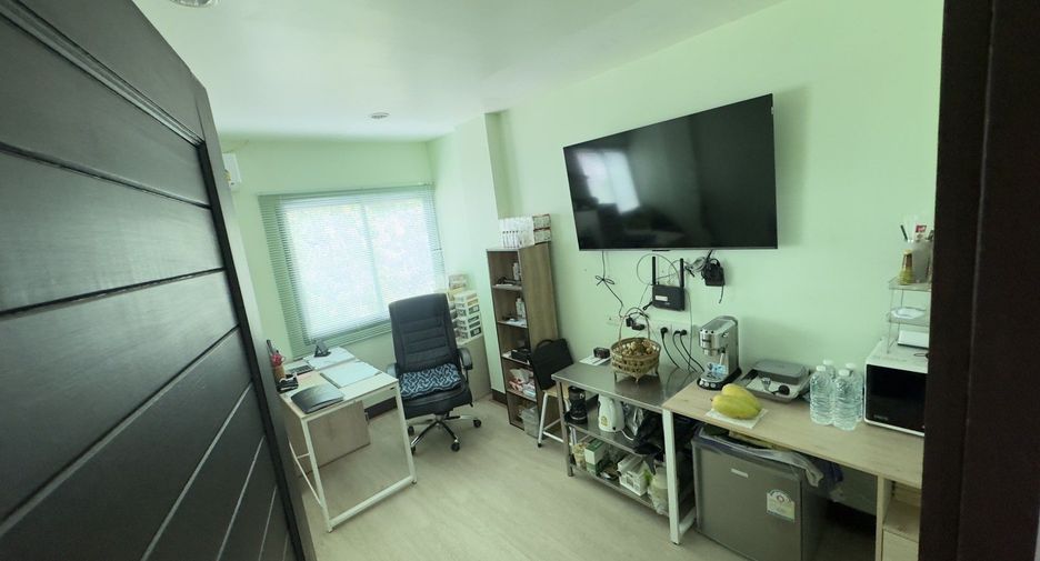 Reihenhaus zum Kauf mit 4 Zimmer in Mueang Chiang Mai, Chiang Mai