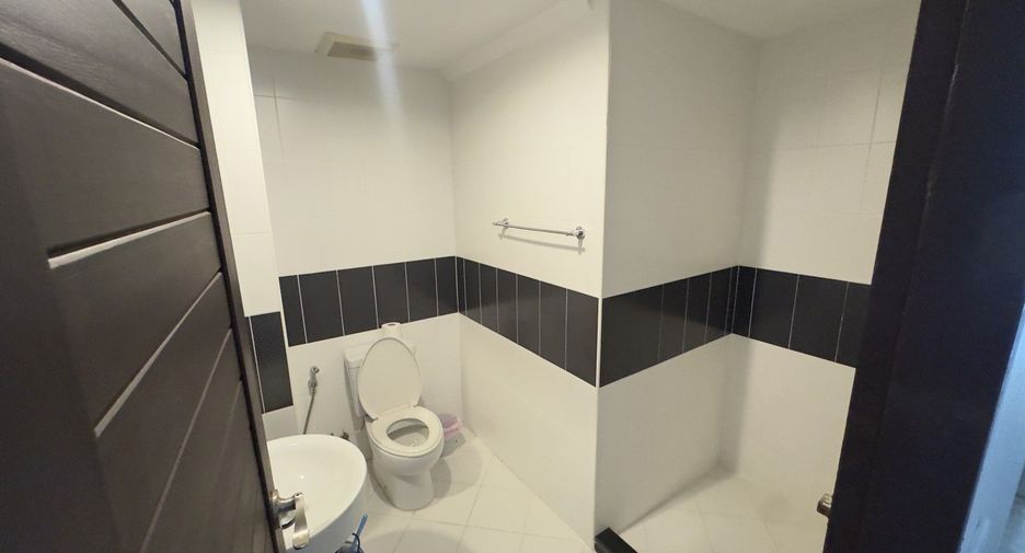 Reihenhaus zum Kauf mit 4 Zimmer in Mueang Chiang Mai, Chiang Mai
