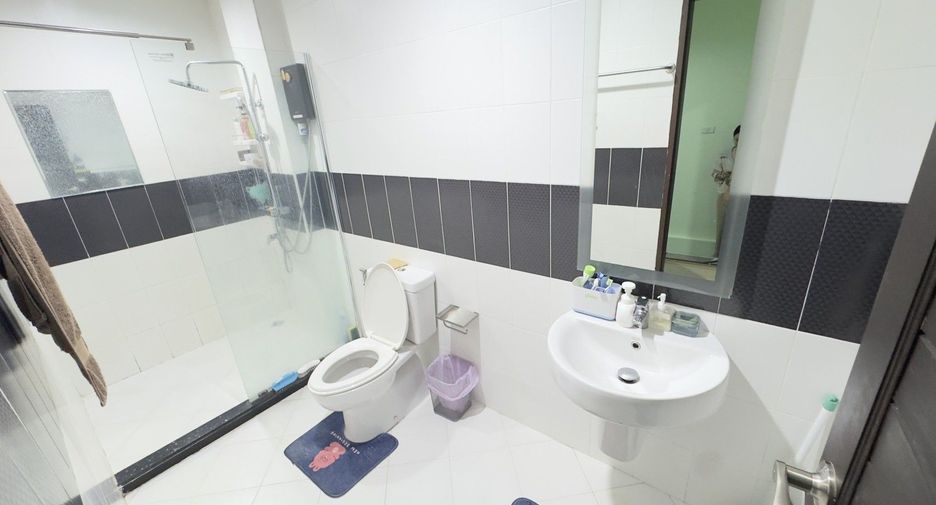 Reihenhaus zum Kauf mit 4 Zimmer in Mueang Chiang Mai, Chiang Mai
