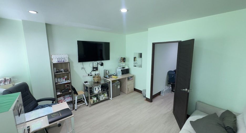 Reihenhaus zum Kauf mit 4 Zimmer in Mueang Chiang Mai, Chiang Mai