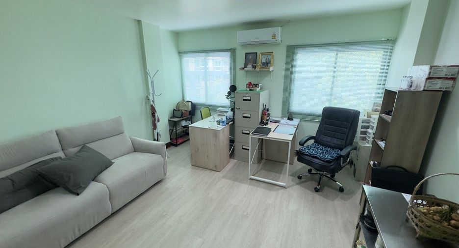 Reihenhaus zum Kauf mit 4 Zimmer in Mueang Chiang Mai, Chiang Mai