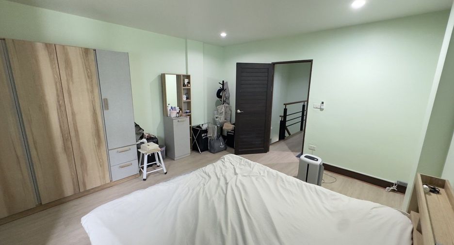 Reihenhaus zum Kauf mit 4 Zimmer in Mueang Chiang Mai, Chiang Mai