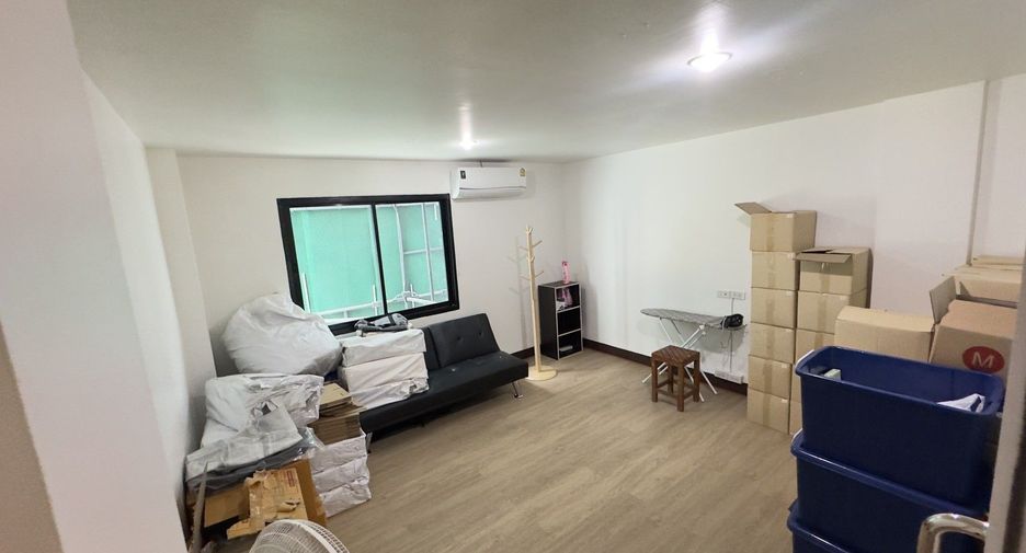 Reihenhaus zum Kauf mit 4 Zimmer in Mueang Chiang Mai, Chiang Mai
