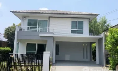 Casa en alquiler de 3 habitaciones en Bang Phli, Samut Prakan