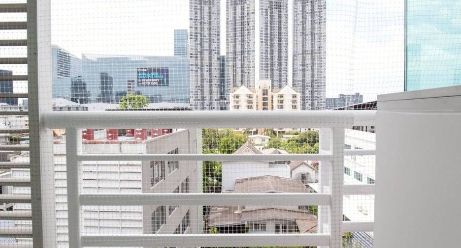 For sale 1 bed condo in Phra Khanong, Bangkok