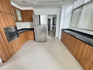 À louer 3 chambres appartement à Watthana, Bangkok