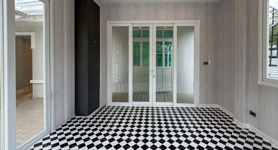 À vendre 4 chambres maison à Lat Krabang, Bangkok