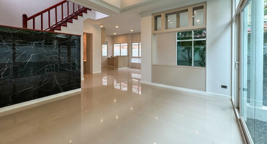 À vendre 4 chambres maison à Lat Krabang, Bangkok