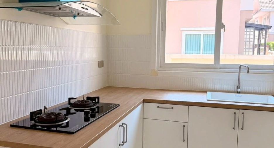 For rent 3 bedrooms house in San Kamphaeng, Chiang Mai