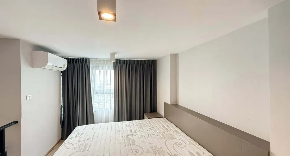 À louer 2 chambres condo à Huai Khwang, Bangkok