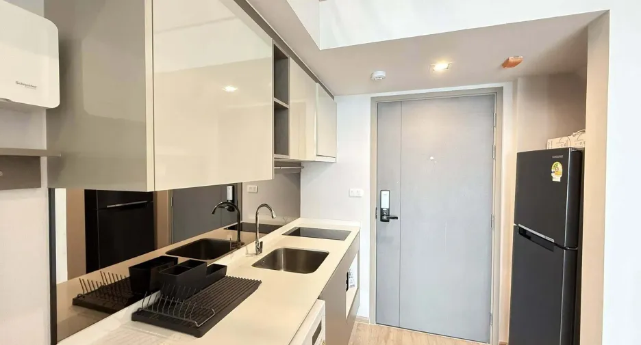À louer 2 chambres condo à Huai Khwang, Bangkok