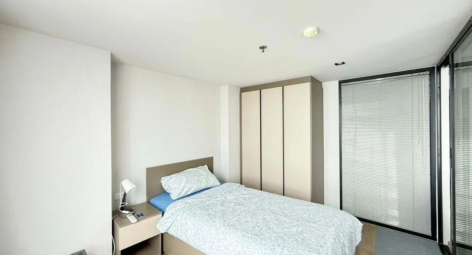 À louer 2 chambres condo à Huai Khwang, Bangkok