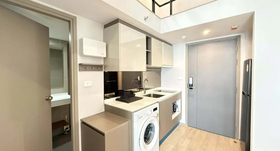 À louer 2 chambres condo à Huai Khwang, Bangkok
