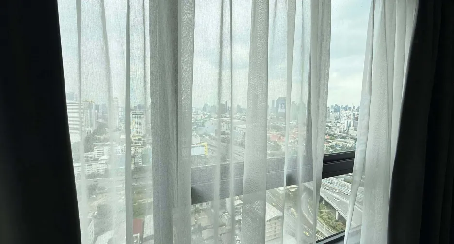 À louer 2 chambres condo à Huai Khwang, Bangkok