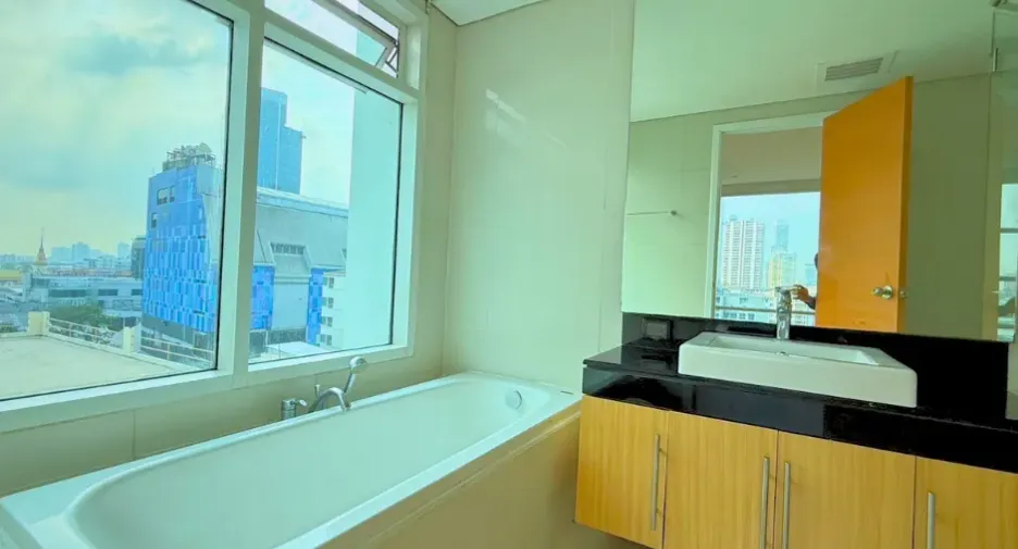 À vendre 2 chambres condo à Khlong Toei, Bangkok