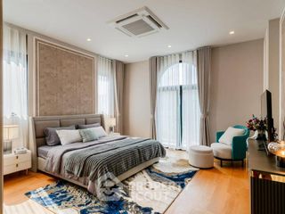 For sale 5 bedrooms house in Saphan Sung, Bangkok