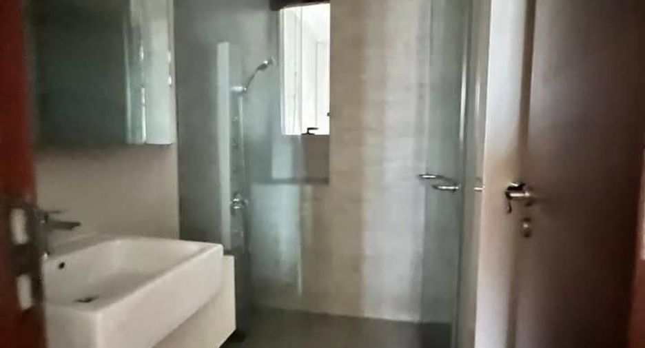 À vendre 2 chambres condo à Khlong Toei, Bangkok