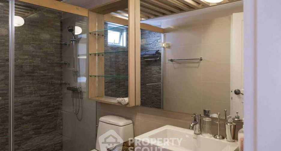 For sale 2 bedrooms condo in Huai Khwang, Bangkok