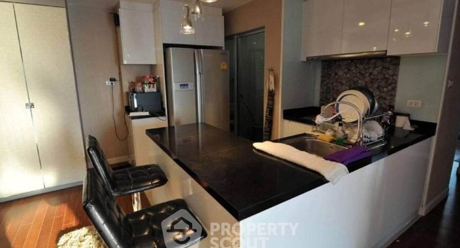 For sale 2 bedrooms condo in Huai Khwang, Bangkok