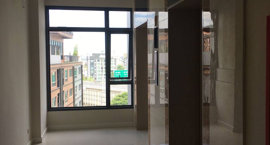 À louer 2 chambres condo à Phra Khanong, Bangkok