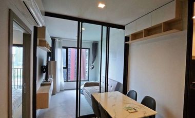Condo en alquiler de 1 habitaciones en Huai Khwang, Bangkok