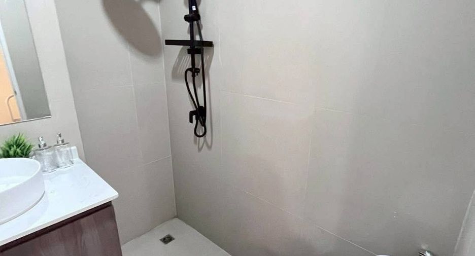 Аренда 2 спальни кондо в Кхлонг Тоеи, Бангкок