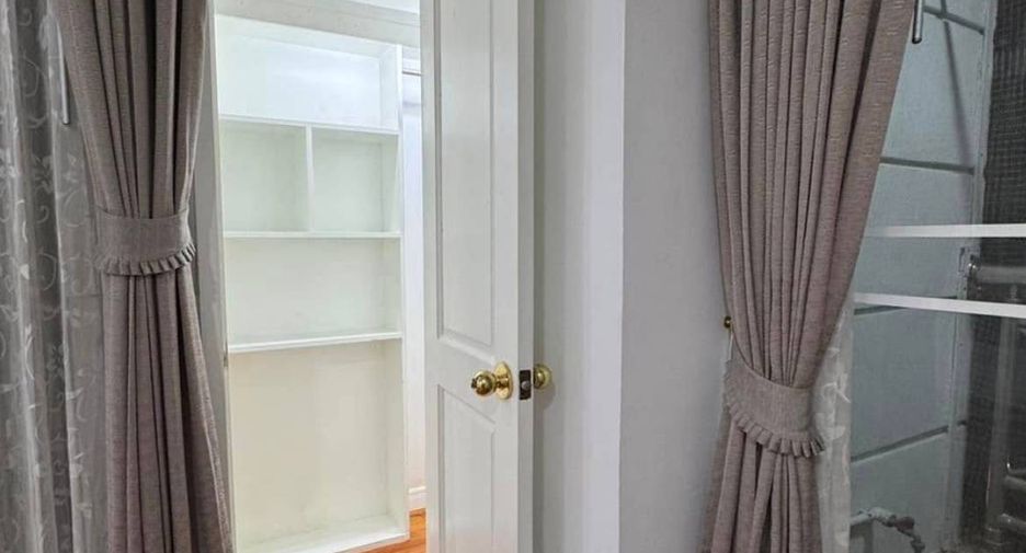 Wohnung zur Miete mit 2 Zimmer in Pathum Wan, Bangkok