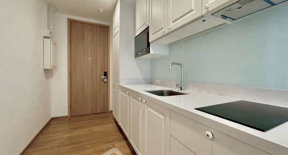 For rent 3 bedrooms condo in Watthana, Bangkok