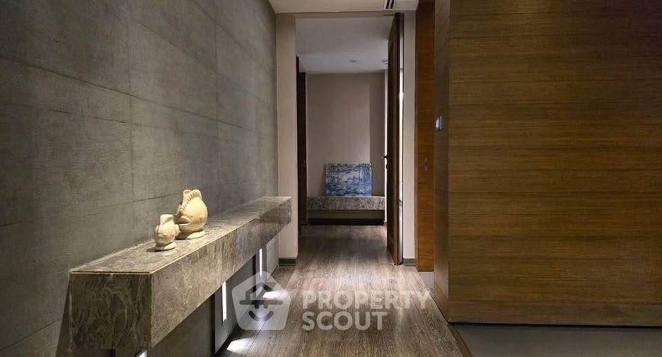 For rent 3 bedrooms condo in Khlong Toei, Bangkok