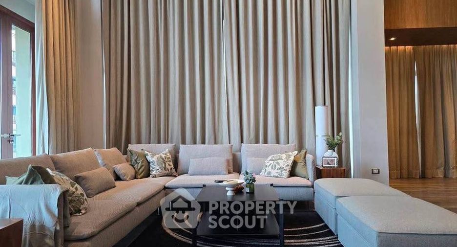 For rent 3 bedrooms condo in Khlong Toei, Bangkok
