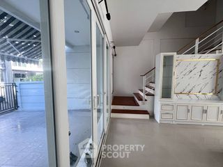 ให้เช่า 3 ห้องนอน ทาวน์เฮ้าส์ ใน วังทองหลาง, กรุงเทพฯ