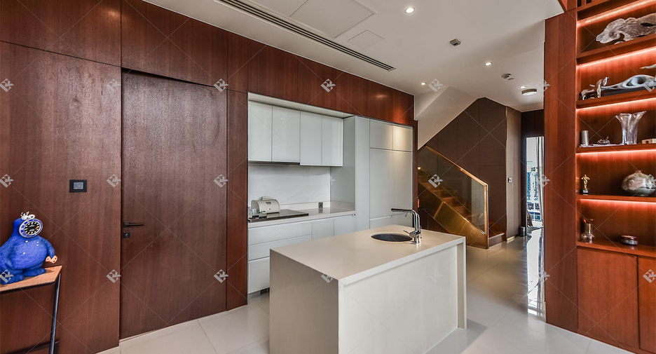 Wohnung zur Miete mit 3 Zimmer in Khlong Toei, Bangkok