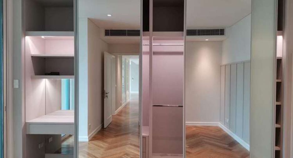 For rent 3 bedrooms condo in Pathum Wan, Bangkok