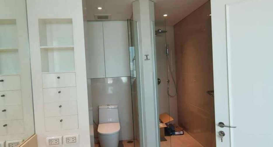 For rent 3 bedrooms condo in Pathum Wan, Bangkok