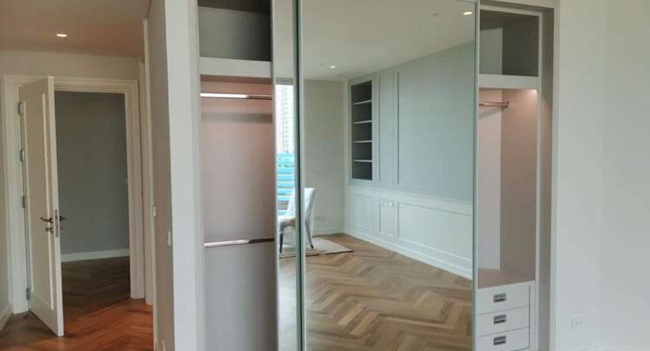 For rent 3 bedrooms condo in Pathum Wan, Bangkok
