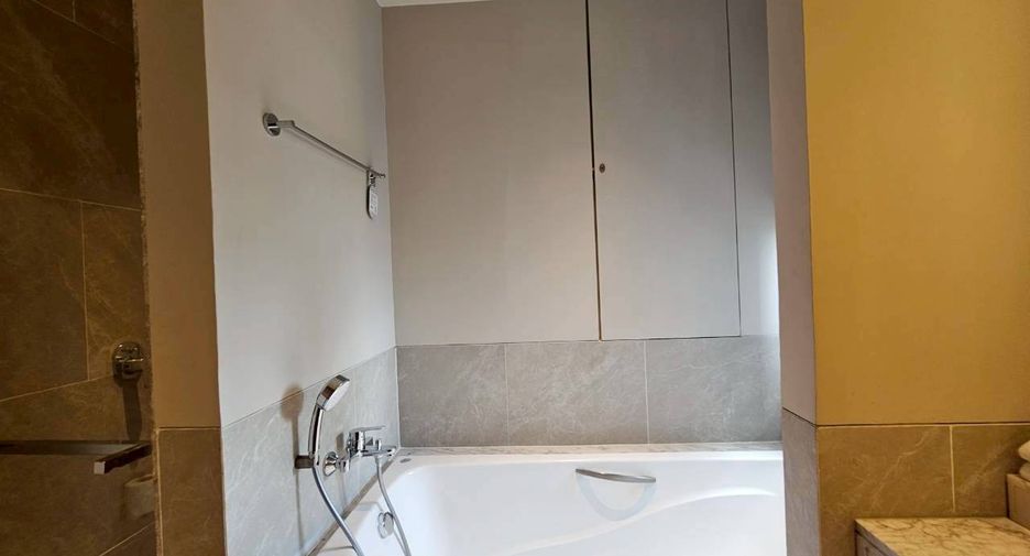 For rent 2 bedrooms condo in Phra Khanong, Bangkok